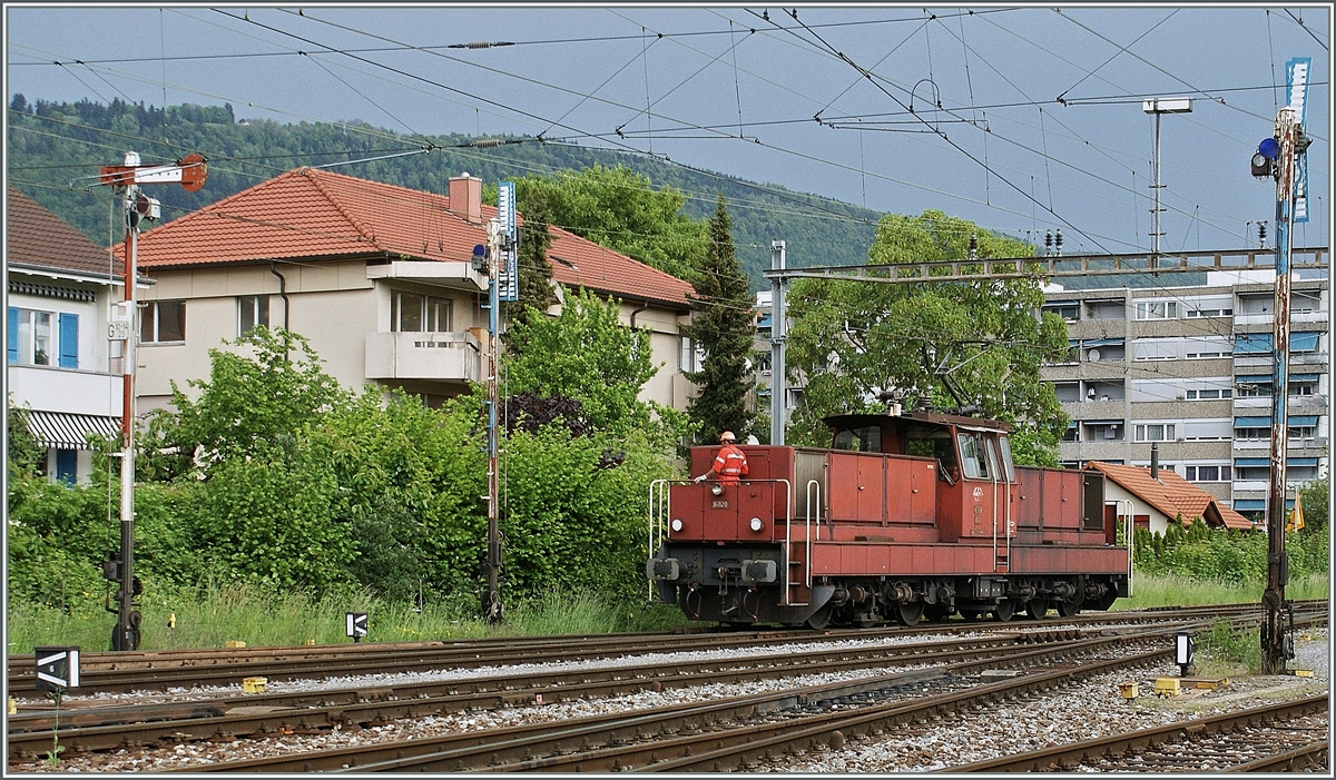 Die Ee 6/6 18620 im RB Biel, welcher noch mit Formsignalen ausgestattet ist.
8. Mai 2009