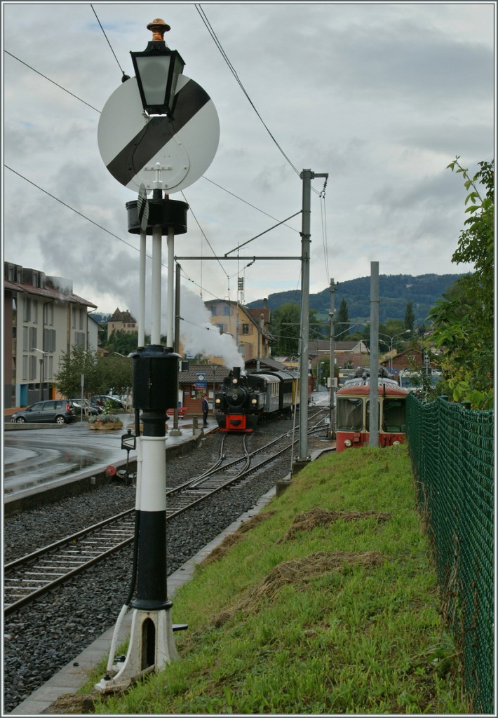 Die Hippsche Wendescheibe zeigt noch Halt, und der Dampfzug der Blonay-Chamby bahn muss warte.
8. Sept. 2013