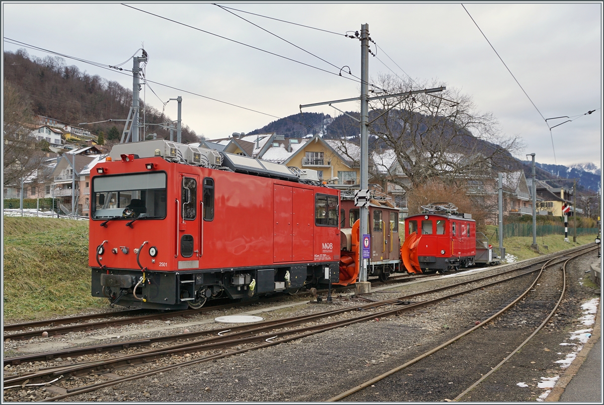 Die MOB (ex CEV MVR) HGem 2/2 2501 rangiert in Blonay die Xrot 91 und die CEV HGe 2/2 N° 1; was darauf hindeutet, dass bald moderne Schneeräumfahrzeuge zum Einsatz kommen werden. 

20. Jan. 2022