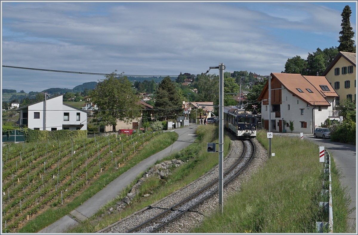 Die MOB GDe 4/4 6005 ist mit ihrem PE 2115 auf dem Weg nach Monteux bei Planchamp unterwegs. 

10. Mai 2020