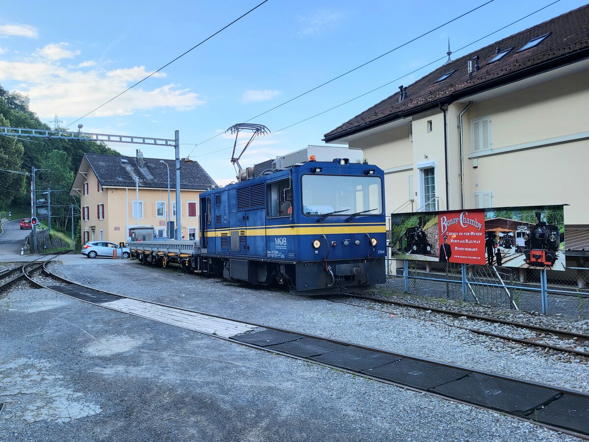 Die MOB Gem 2/2 2504 rangiert in Chamby.
28. Juni 2024