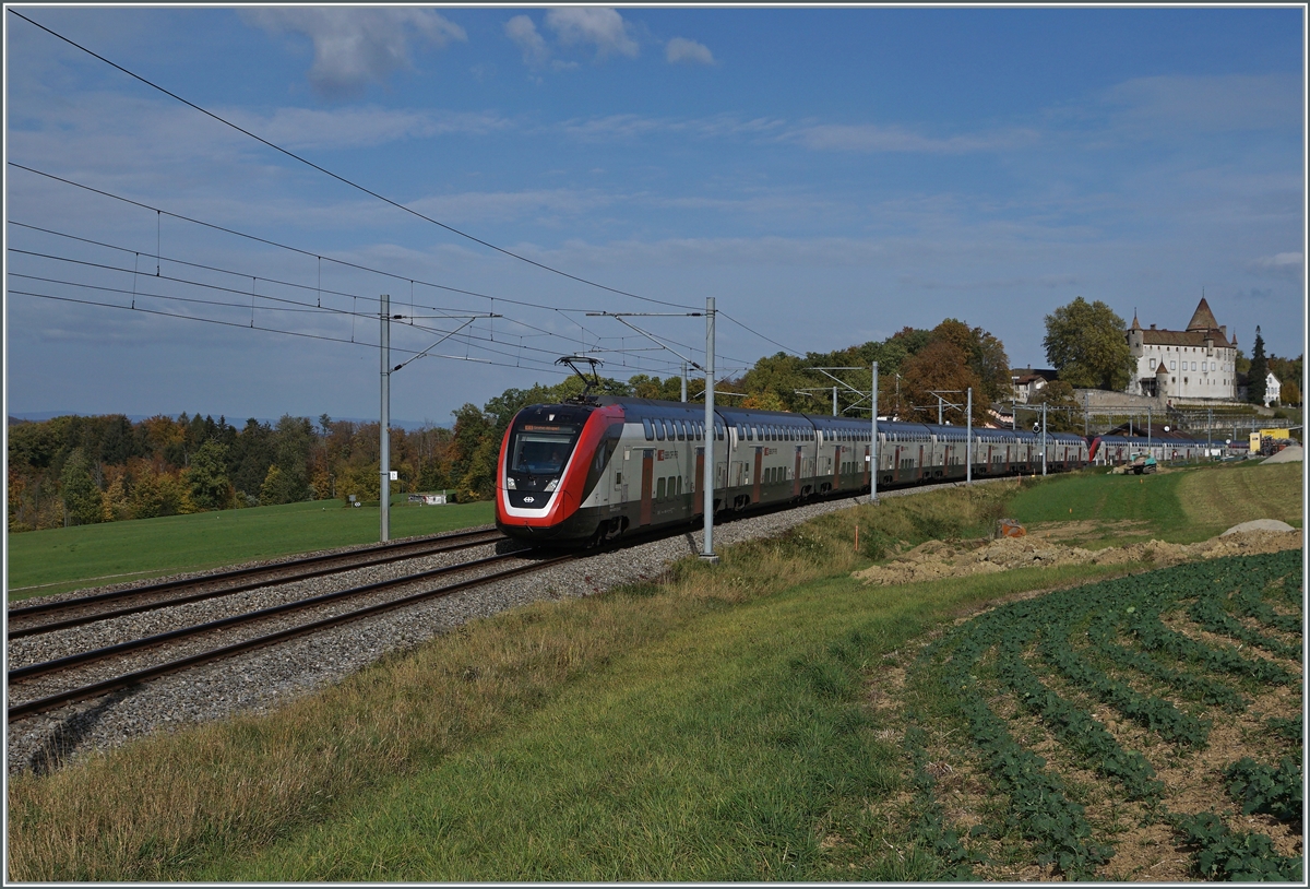 Die SBB  Twindexx  RABe 502 213-7 und RABDe 009-9 (Stadt St.Gallen) sind bei Oron auf der Fahrt nach Genève Aéroport. 

22. Okt. 2020