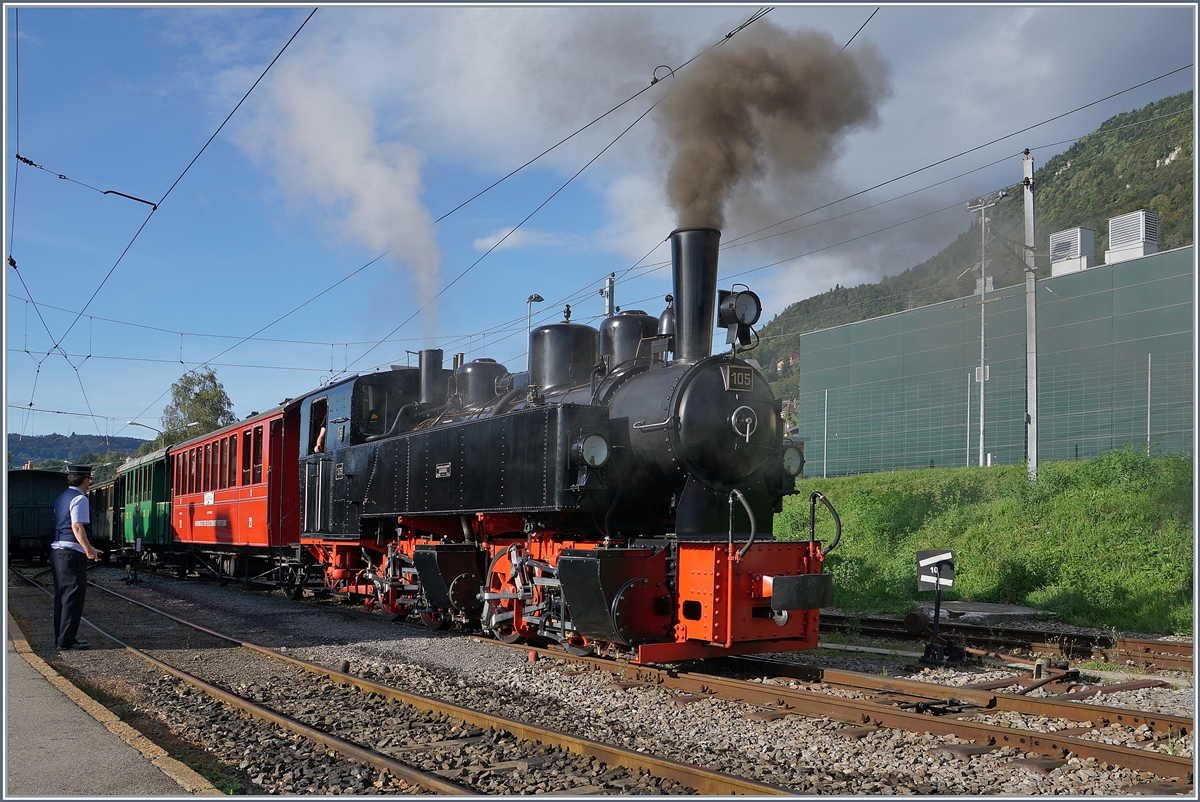 Die schöne Blonay-Chamby Bahn G 2x 2/2 105 ist immer wieder ein (oder auch mehrere) Fotos wert...

Die G 2x 2/2 105 in Blonay.

28. Sept. 2019