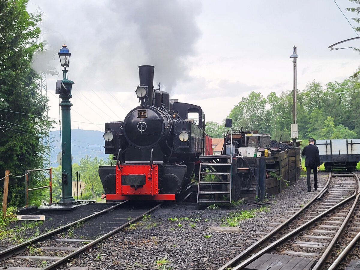 Die SEG  G 2x 2/2 105 der Blonay Chamby Bahn in der Lokbehandlung von Chaulin.

9. Juni 2024
