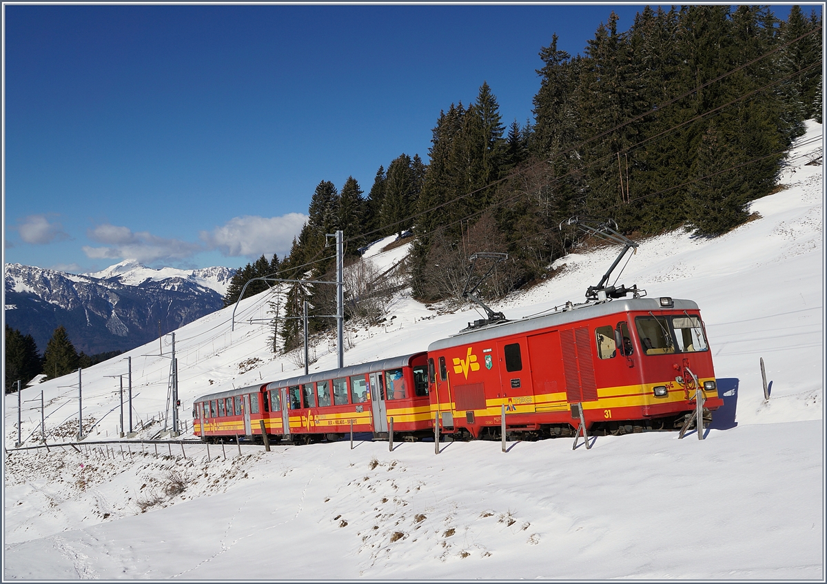 Die TPC BVB HGe 4/4 31 mit einem Regioanlzug auf den Col de Bretaye kurz nach der Station Col de Soud.

5. März 2019   