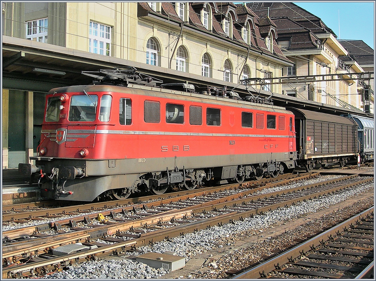 Die Wappenlose  Kantonslok  Ae 6/6 11423 in Lausanne.
1. Februar 2007