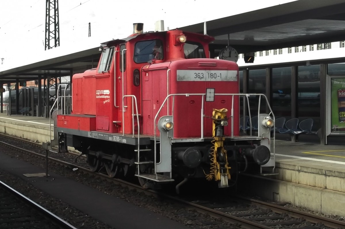 Dreibein 363 180 steht in N�rnberg Hbf am 15 September 2015.