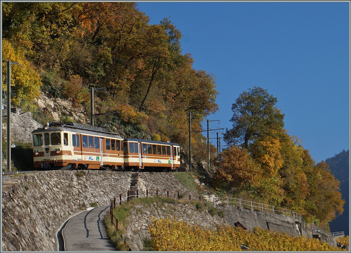 Ein A-L Zahnradbahnzug oberhalb von Aigle.
01. Nov. 2015