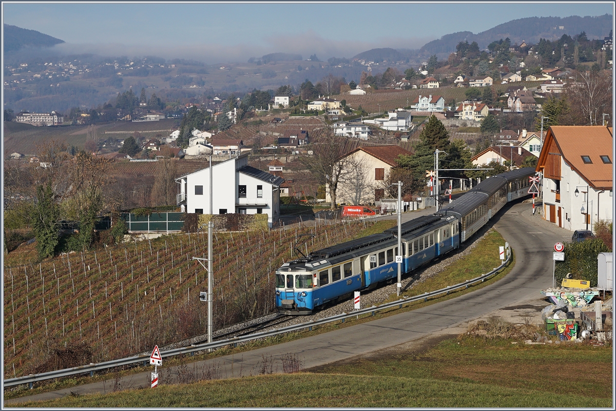 Ein ABDe 8/8 mit seinem Regionalzug bei Planchamp.
28. Dez. 2016