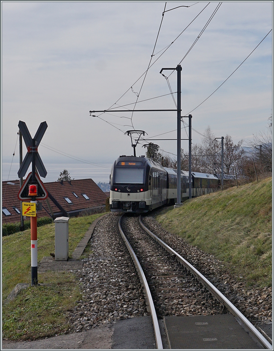 Ein Alpina MOB Regionalzug von Zweisimmen nach Montreux kurz vor Chernex. 

9. Jan. 2021