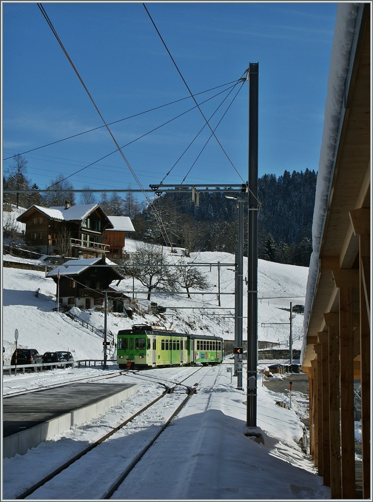 Ein ASD Regionalzg erreicht den neu gestalteten (Kopf)-Bahnhof Le Sépey.
25. Jan. 2014