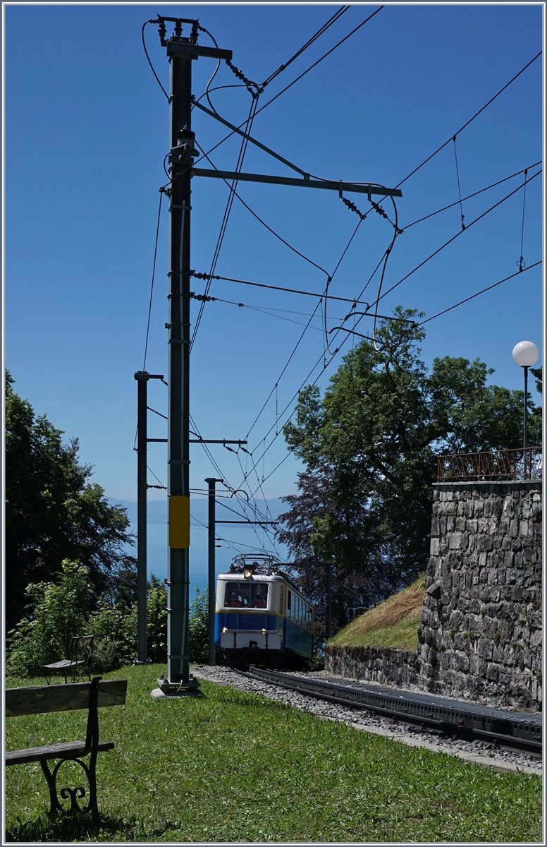 Ein Bhe 2/4 erreicht Caux.
3. Juli 2016