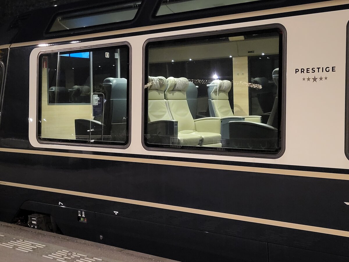 Ein Blick in das Abteil PRESTEGE des GoldenPass  Express. 
30 . Nov. 2024
