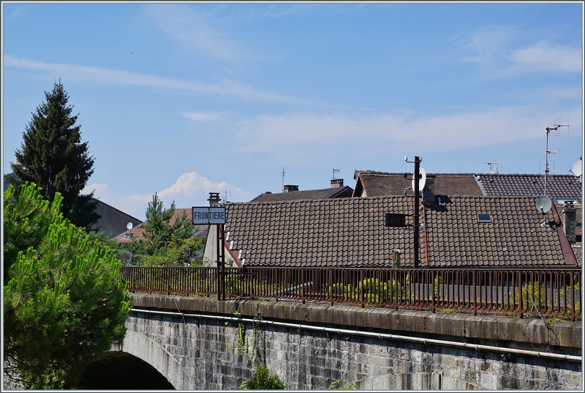 Ein Blick Richtung Grenze; noch besteht die Hoffnung (und das Versprechen der Politik), dass es hier einem wieder Züge Richtung Westen geben möge...

22. Juli 2022