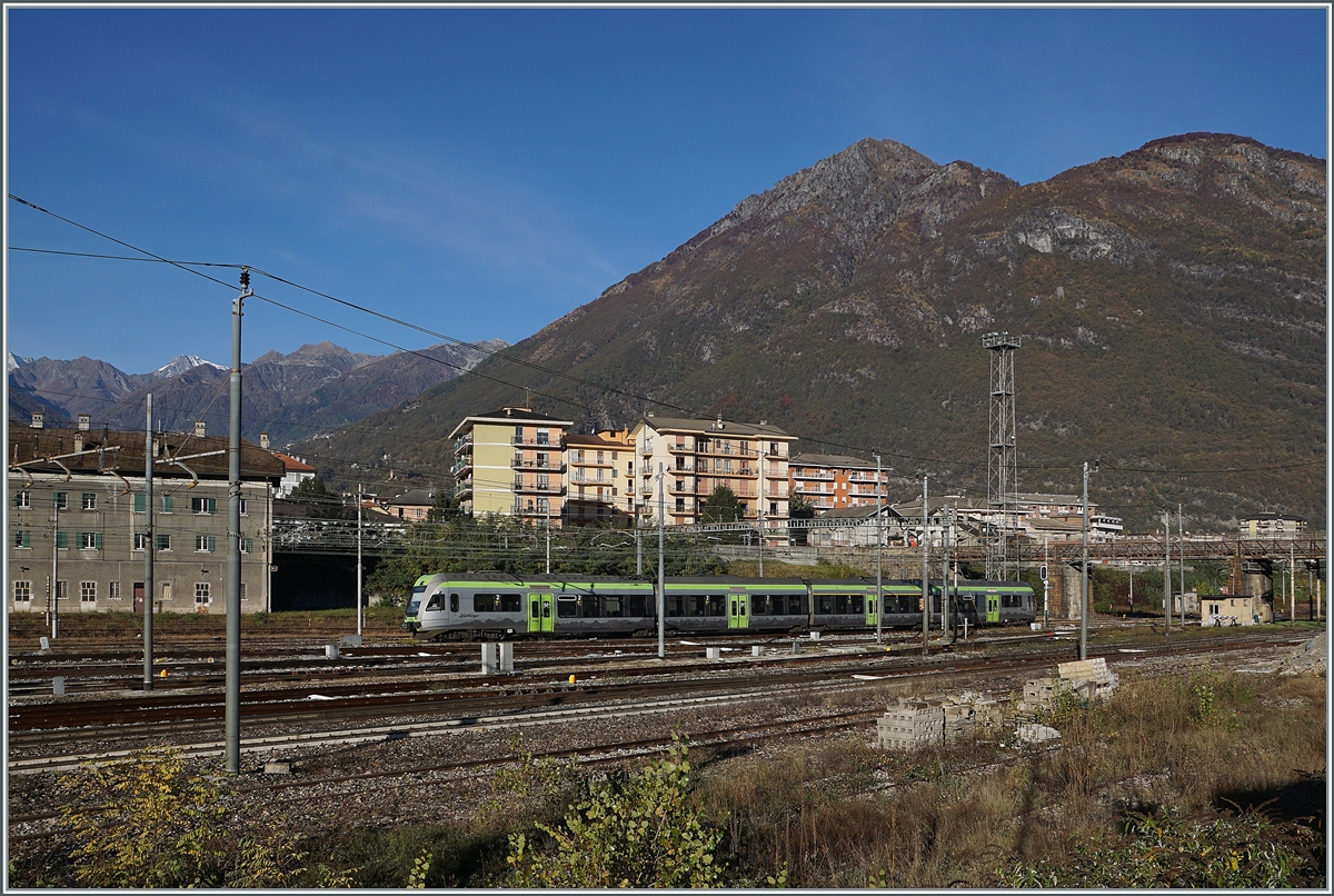 Ein BLS RABe 535 erreicht von Bern kommend sein Ziel Domodossola. Seit dem Fahrplanwechsel 2022/23 haben MIKA Triebzüge diese Leistung übernommen, mangels Zulassung in Italien aber zunächst nur bis Brig, wo in Nina Triebzüge für die Weiterfahrt nach Domodossola umgestiegen werden kann. 

28. Okt. 2021