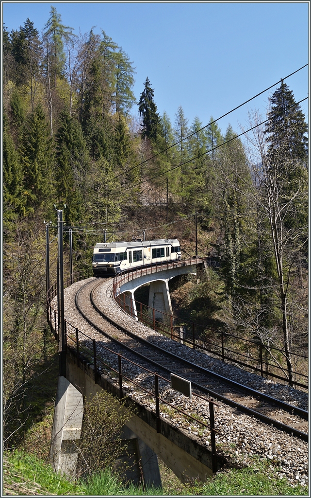 Ein CEV MVR GTW Be 2/6 bei Les Avants.
16.04.2014