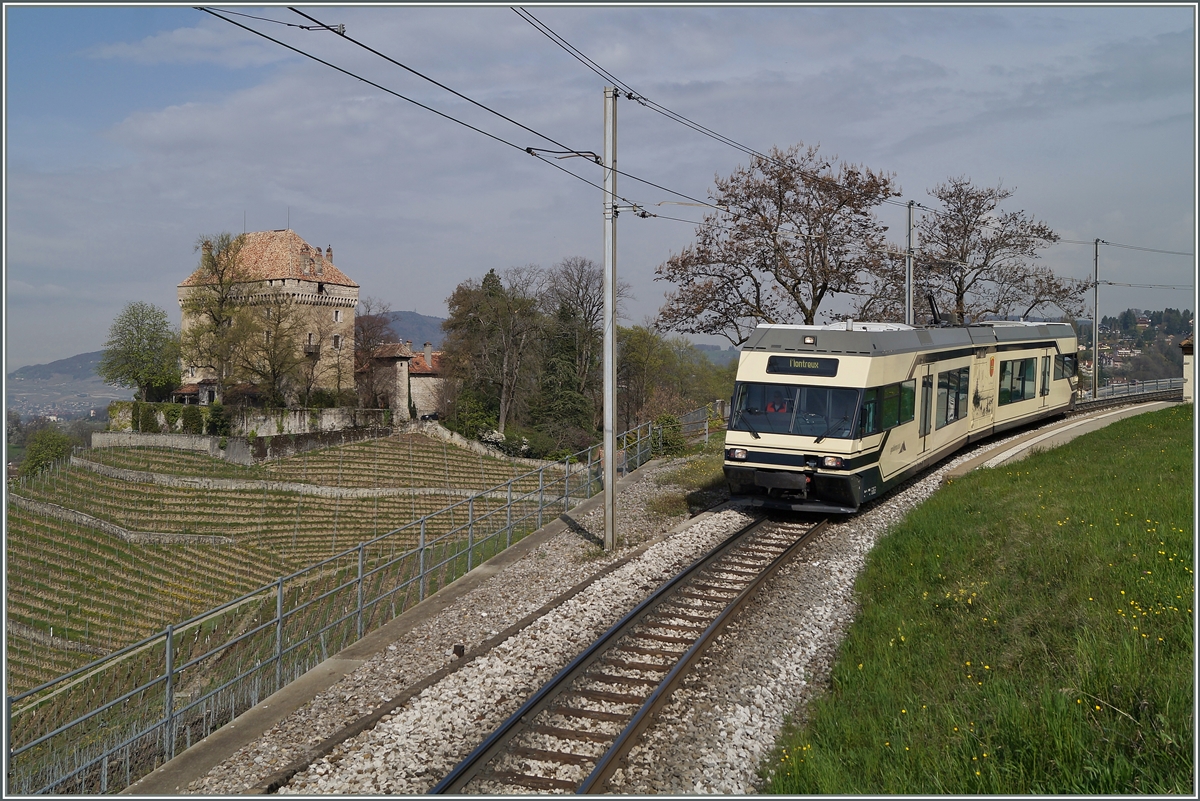 Ein CEV/MVR GTW Be 2/6 ist bei Le Châtelard unerwegs. 
4. April 2014