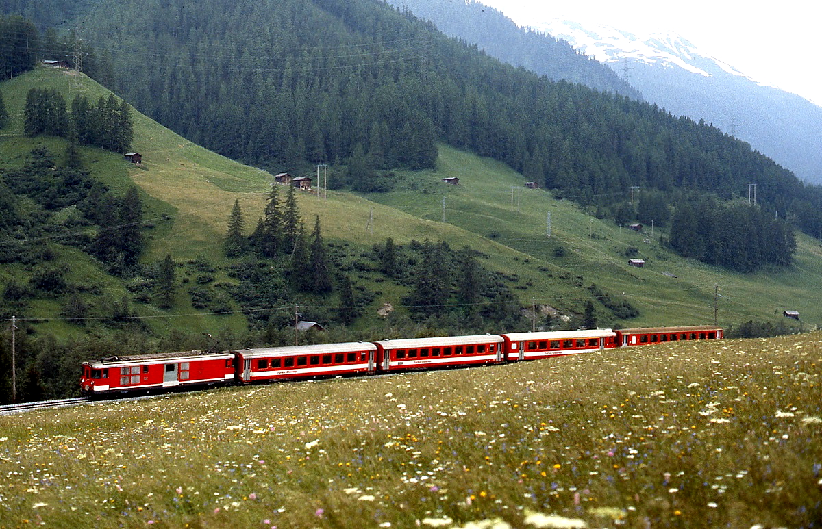 Ein Deh 4/4 der FO ist im Juli 1983 im Goms bei M�nster unterwegs