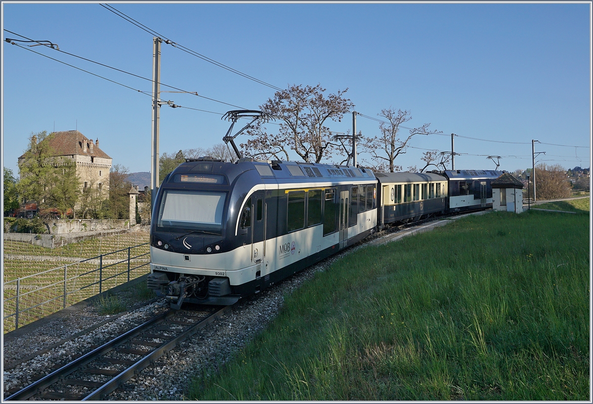 Ein etwas gar kurzer MOB Belle-Epoque Zug bei Châtelard VD auf der Fahrt von Montreux nach Zweisimmen. 

11. April 2020