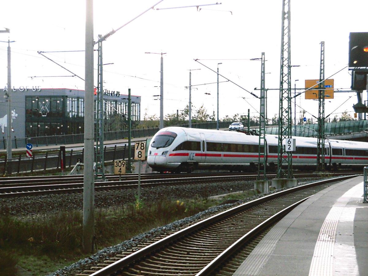 Ein ICE f�hrt am Bahnhof Leipzig Nord vorbei am 12.11.17