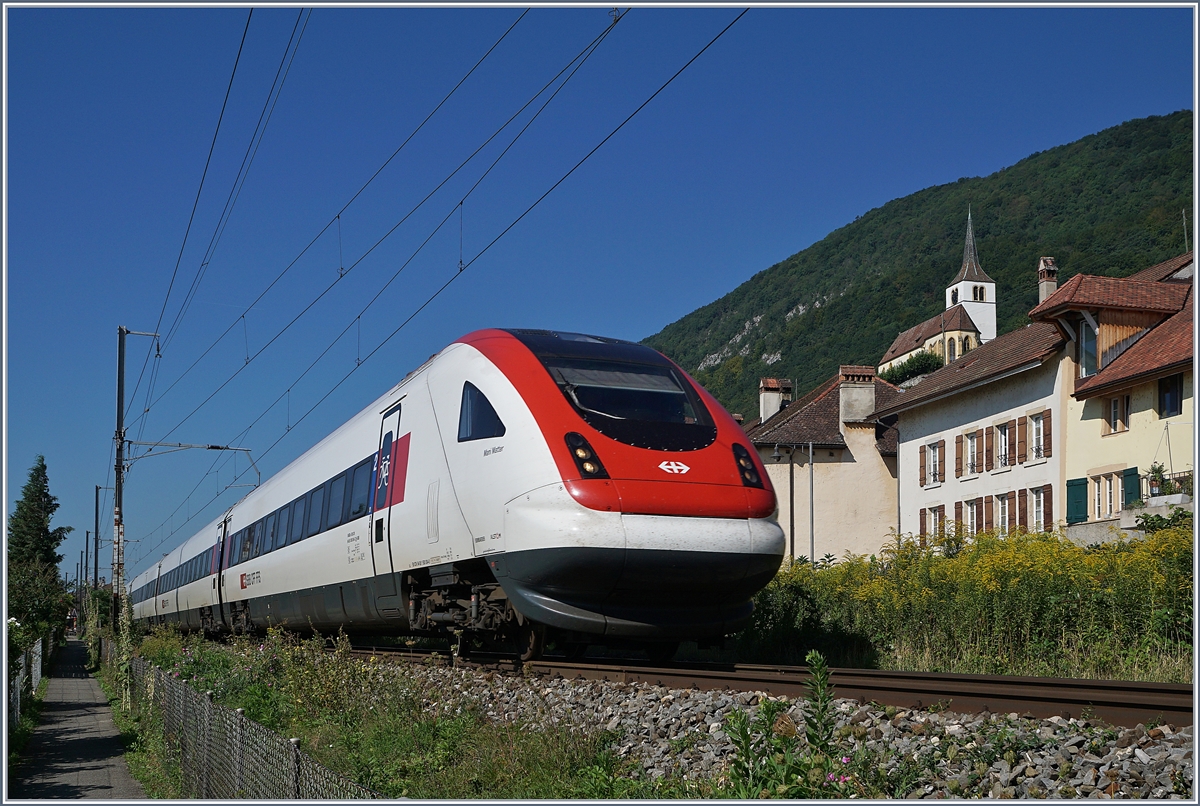 Ein ICN auf dem Weg nach Biel/Bienne bei Ligerz. 
18. Aug. 2017