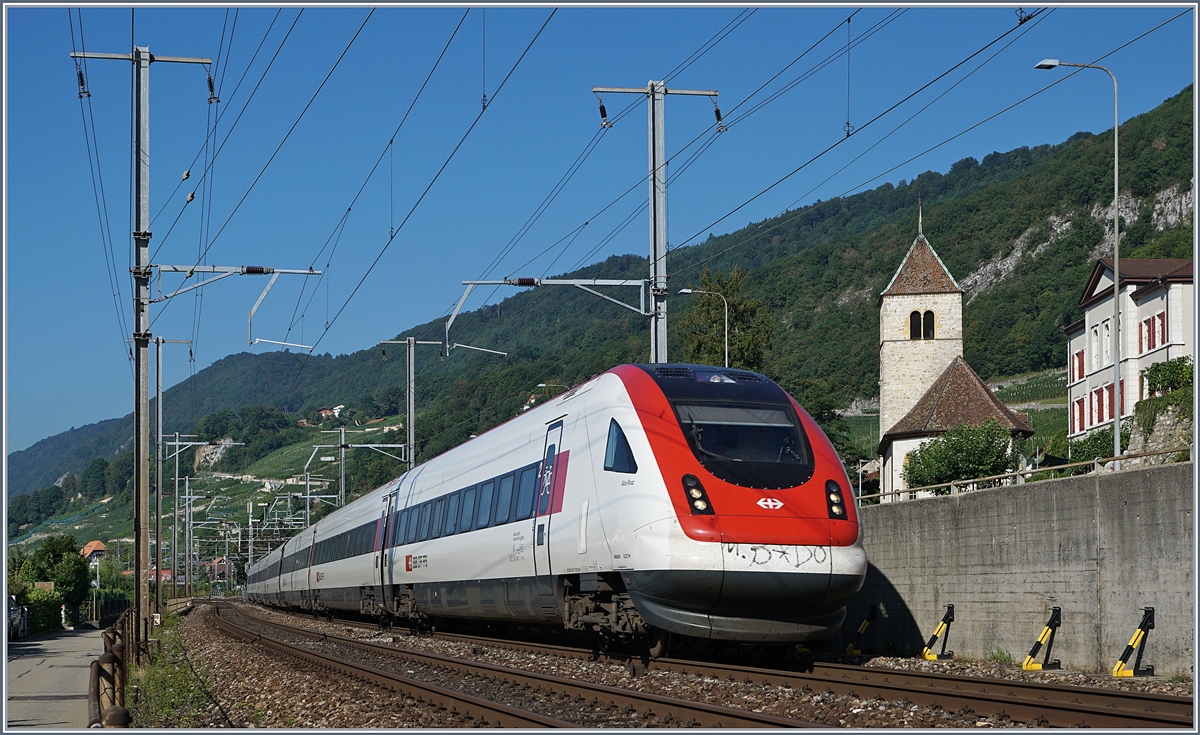 Ein ICN auf seiner Fahrt Richtung Biel/Bienne bei Twann.
18. Aug. 2017