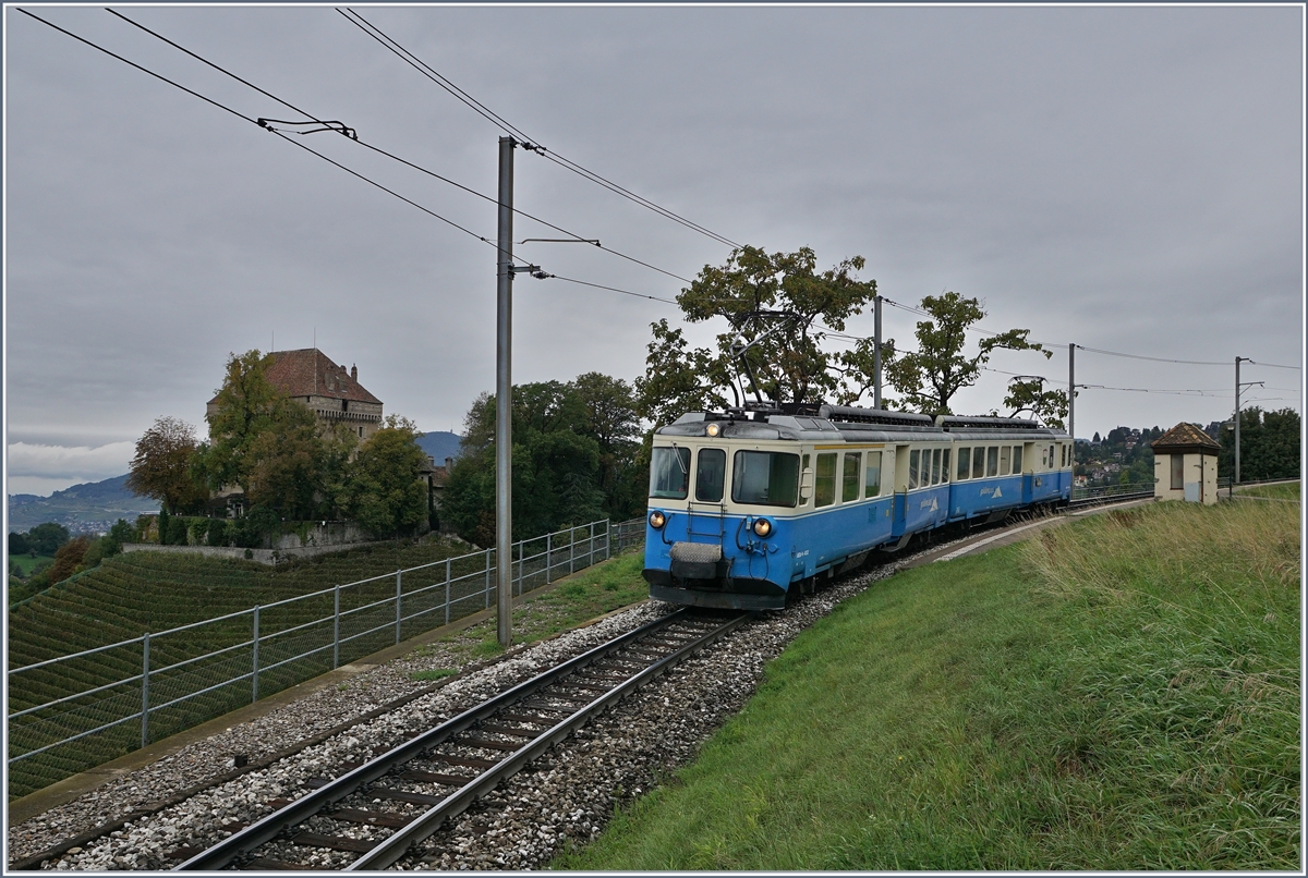 Ein der letzten Einsätze der MOB ABDe 8/8: Der MOB ABDe 8/8 4002 VAD ist bei Châtelard VD als Regionalzug nach Montreux unterwegs. 

4. Okt. 2019