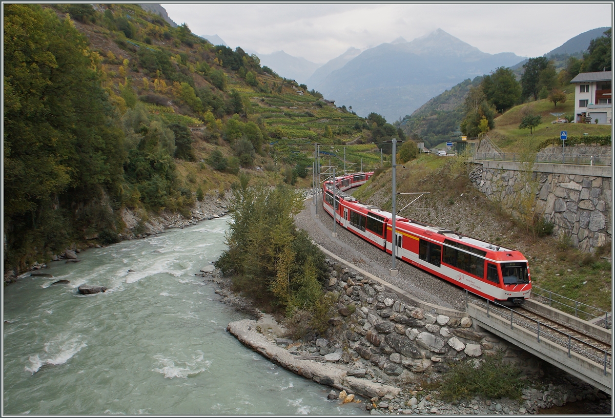 Ein MGB  Komet  auf der Fahrt Richtung Visp bei Neubr�ck. 30. Sept. 2014