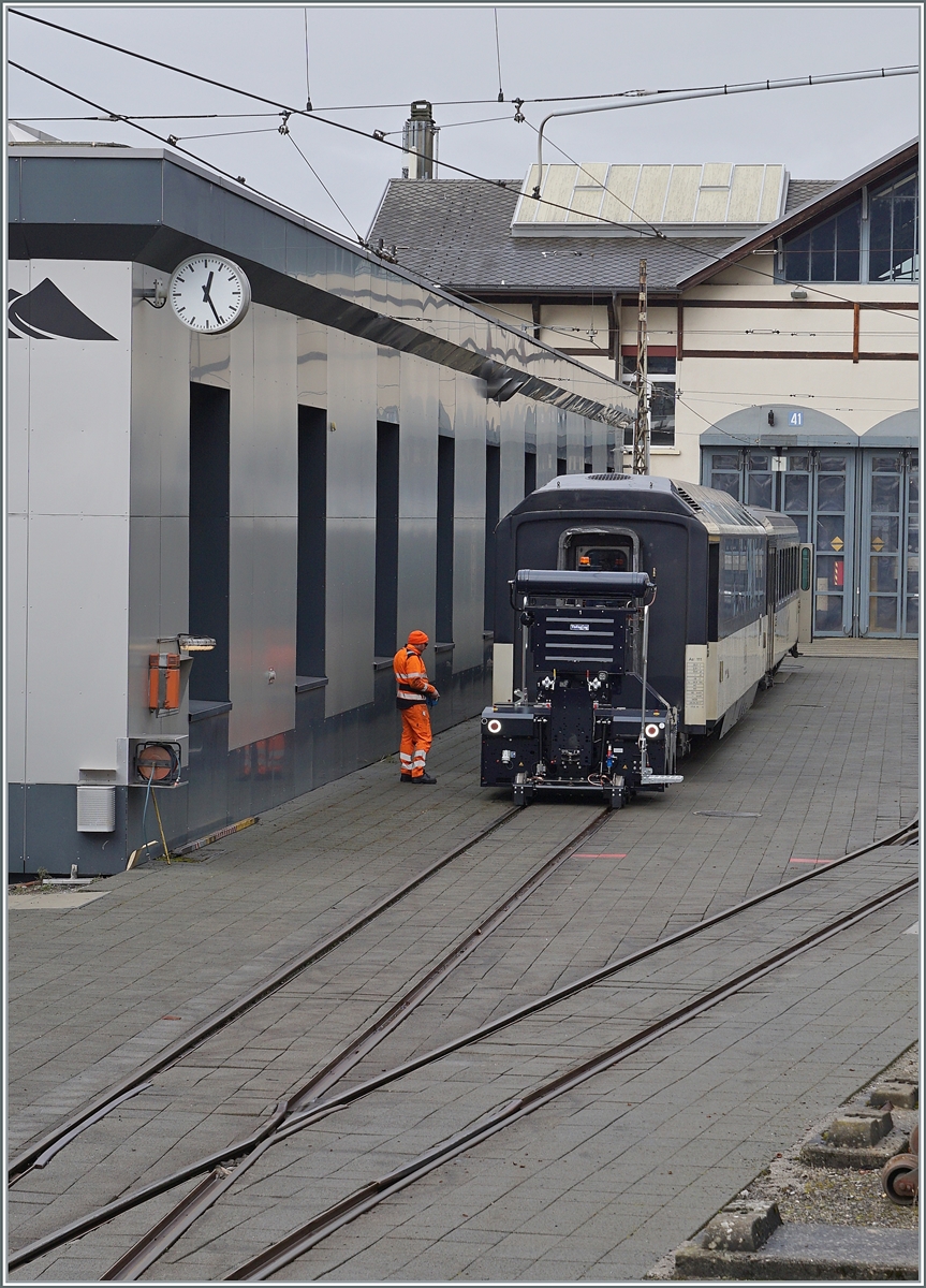 Ein neuer, kleiner ZAGRO E-MAXI (mit Batterieantrieb) hilft in der MOB Werkstätte beim verschieben von Reisezugwagen. 

20. Februar 2026