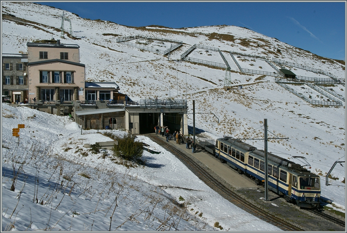 Ein Rochers de Naye Zug auf der Gipfelstation.
12. Okt. 2011