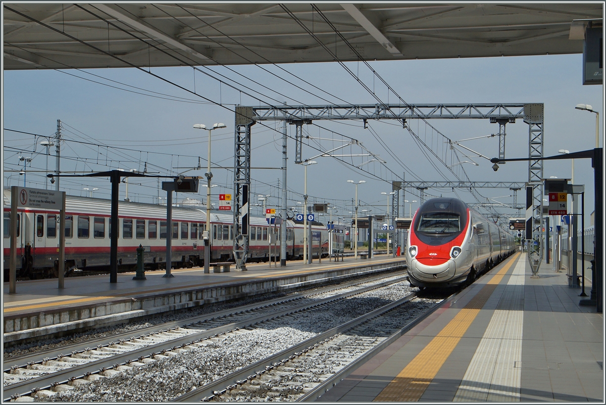 Ein SBB ETR 610 / RABE 503 erreicht den Expo Bahnhof Rho.
22. Juni 2016