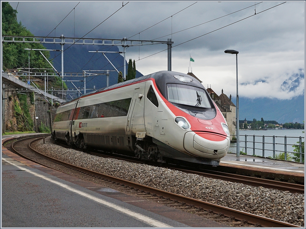 Ein SBB ETR 610 als EC 32 beim Château de Chillon.
13. Juni 2018