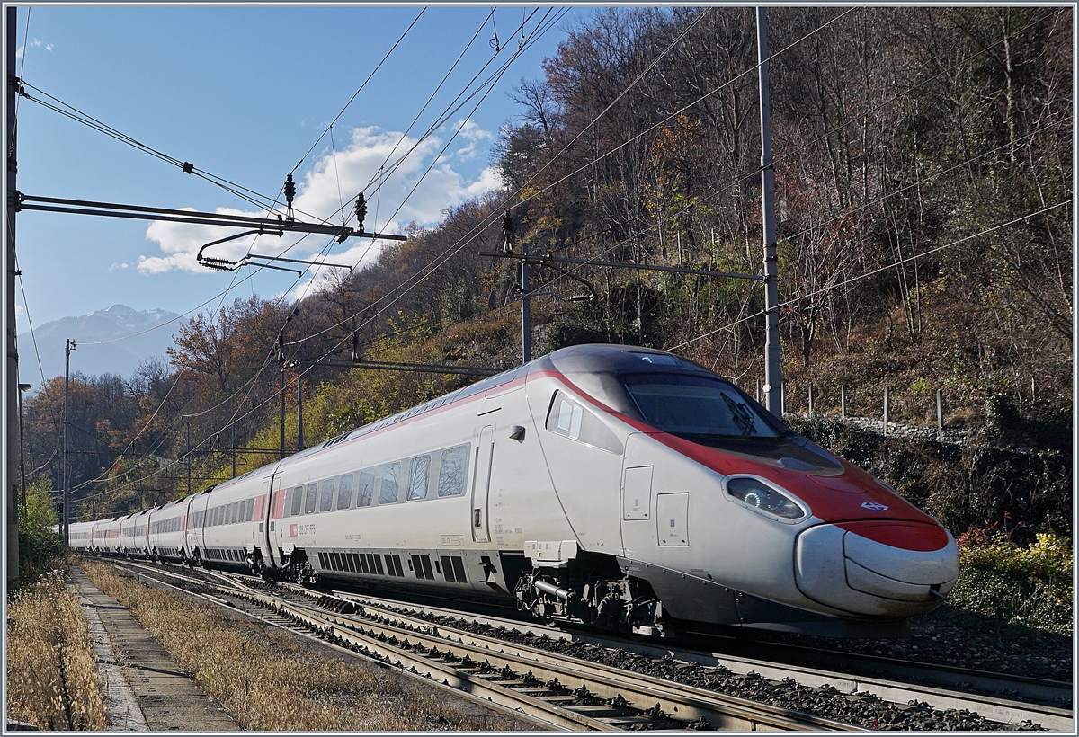 Ein SBB ETR 610 bei der Durchfaht in Varzo.
21. Nov. 2017