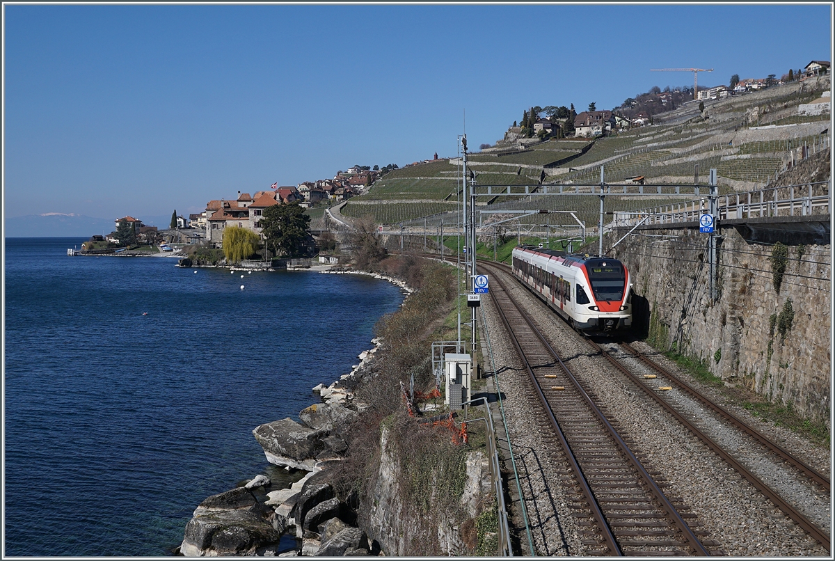 Ein SBB Flirt auf dem Weg nach Aigle bei Rivaz.

20. März 2021