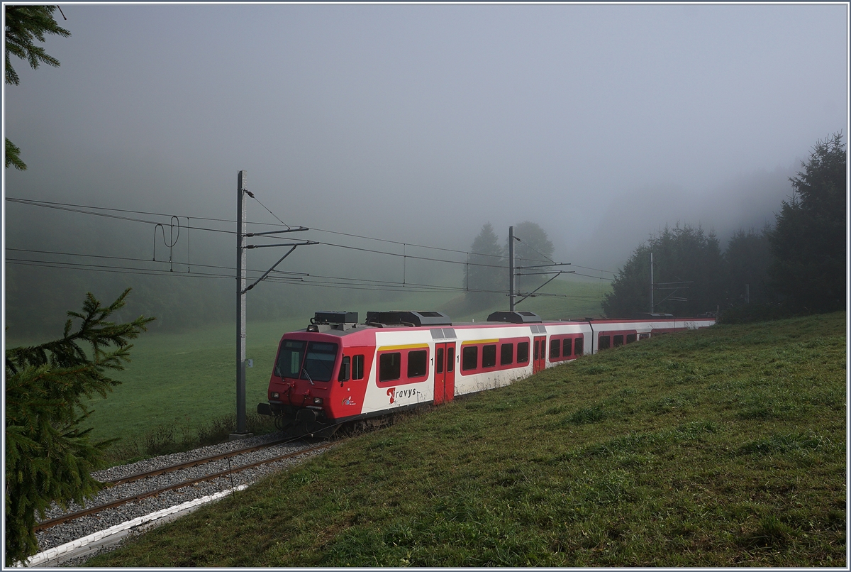 Ein Stunde später, bei Kilometer 10.223 drückte die Sonne bereits beträchtlich und der Nebel löste sich auf, als der TRAVYS Regionalzug 6013 das Vallée de Joux erreicht.
28. August 2018