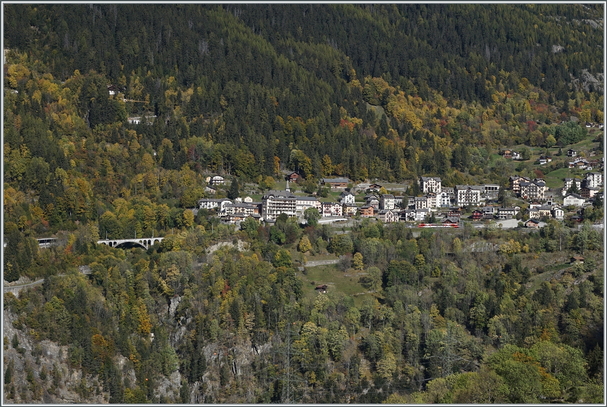 Ein TMR Beh 4/8 unterwegs von Vallorcine nach Les Marécottes erreicht Finhaut.

20. Oktober 2021 
