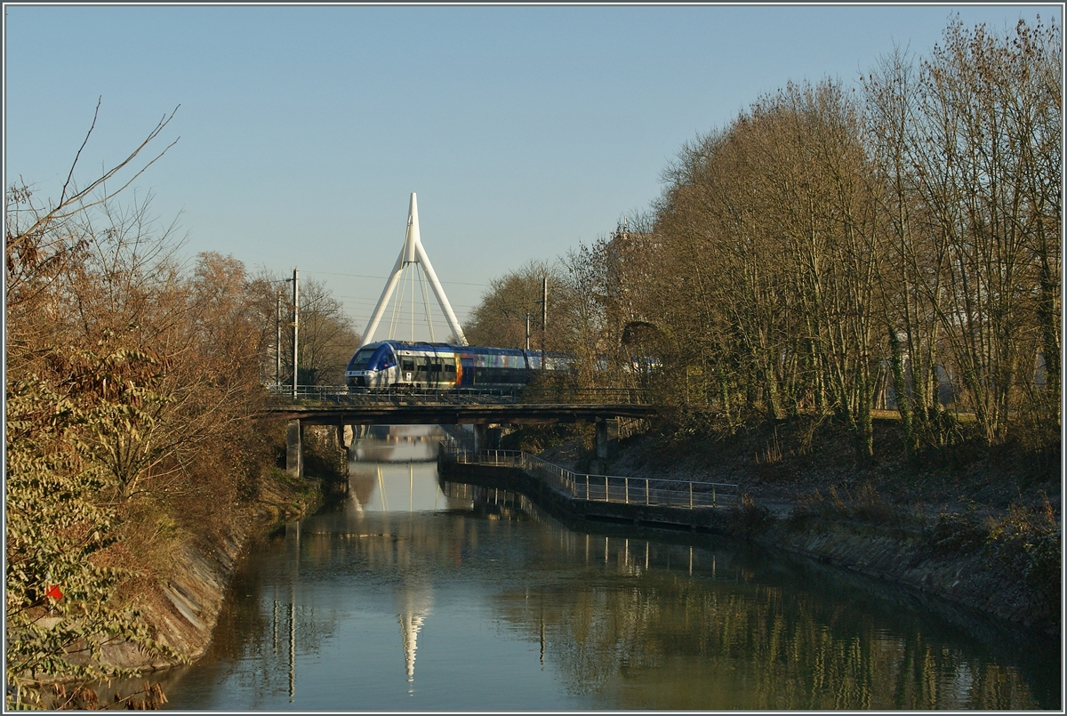 Ein X 76500 als TER bei Mulhouse.

11. Dezbember 2013  
