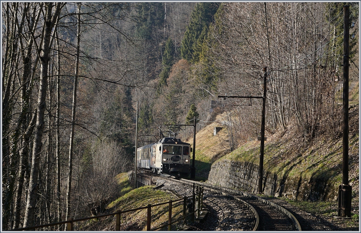 Eine MOB GDe 4/4 mit ihrem Belle Epoque Zug kurz vor Les Avants.
28. Dez. 2016