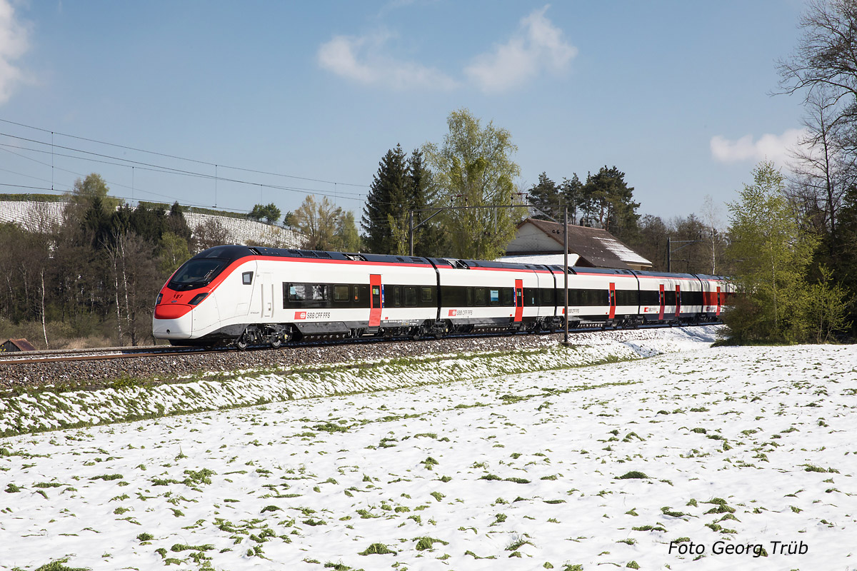 Erlkönig RABe 501 001 auf Testfahrt. Sulgen, 29. April 2017. 

Ich danke Georg Trüb herzlich für die Bereitstellung dieser wunderbaren Aufnahmen des neuesten Zugs für die SBB. Der Giruno wird künftig den EC-Verkehr über den Gotthard bedienen.