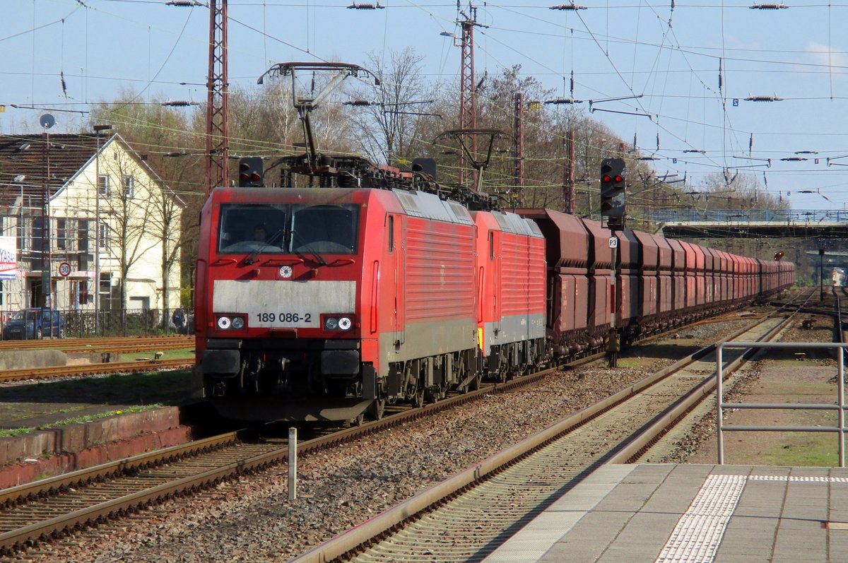 Erzbomber mit 189 086 treft am 27 M�rz 2017 in Dillingen ein.