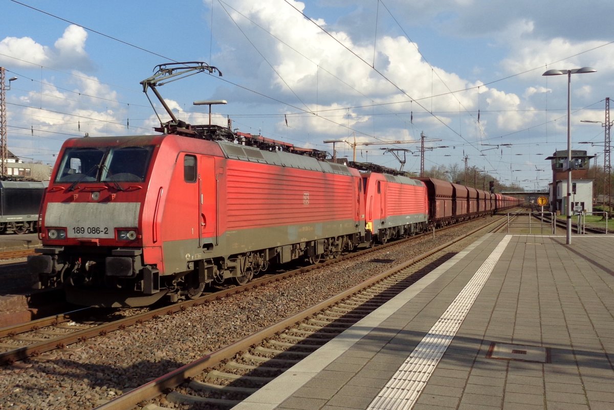 Erzbomber mit 189 086 treft am 27 M�rz 2017 in Dillingen ein.