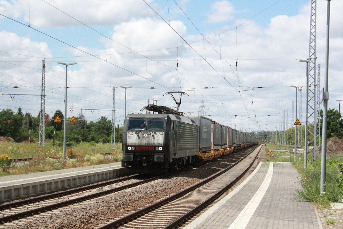 ES 64 F4 - 459 (189 459) mit einem G�terzug bei der durchfahrt in Angersdorf am 7.7.20