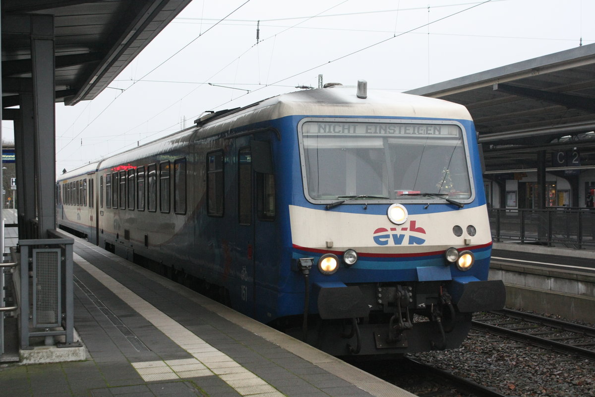 EVB VT 151 (628 151 / 928 151) als RB76 mit ziel Rotenburg (W�mme) im Bahnhof Verden (Aller) am 14.12.20
