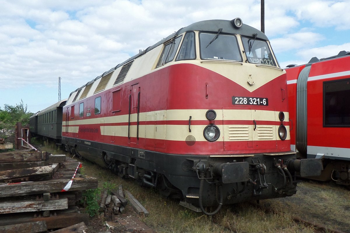 Ex-DR 228 321 steht am 18 September 2016 ins Bw Berlin-Sch�neweide.