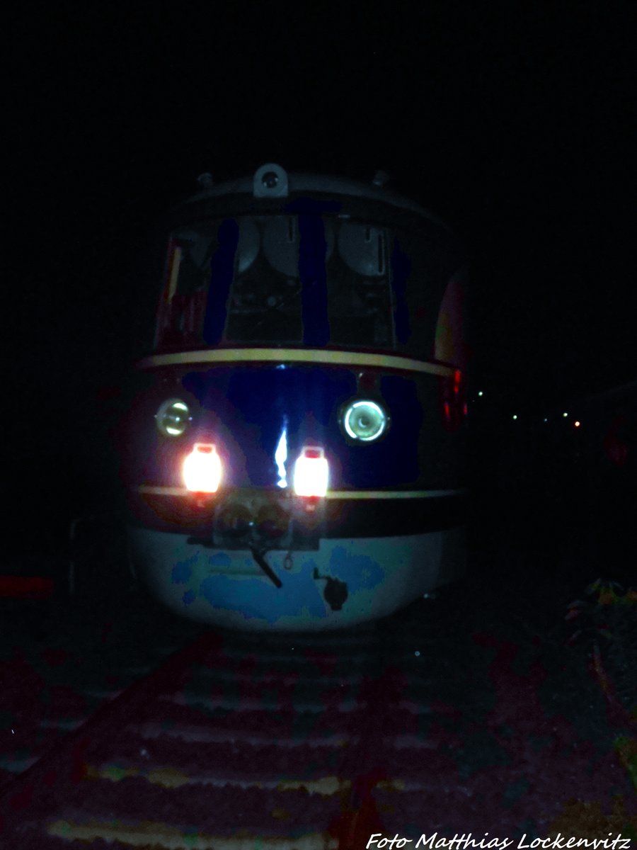 Freitagabend, den 7.10.16 stand der SVT 137 234 f�r Falkenberg/Elster in Delitzsch vor den Toren des Schienenfahrzeugwerks bereit