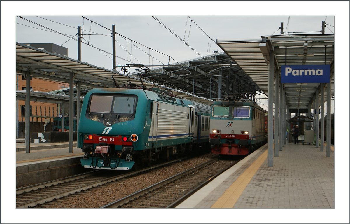 FS 464 mit einem beschleunigten Regionlazug und die 633 mit einem G�terzug in Parma.
14. Nov. 2013