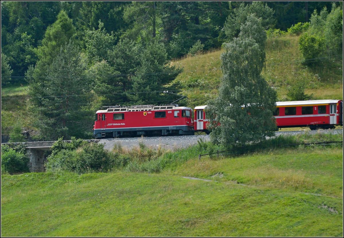 Ge 4/4 II 625 bei Filisur auf dem Weg nach Chur. Juli 2013.