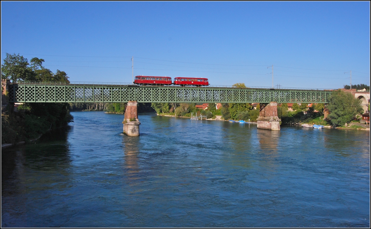 Grenzverkehr Waldshut-Koblenz. Zum 150-j�hrigen Streckenjubil�um verkehren wie einst der Uerdinger Schienenbus 796 739 und Beiwagen 996 701. August 2009.