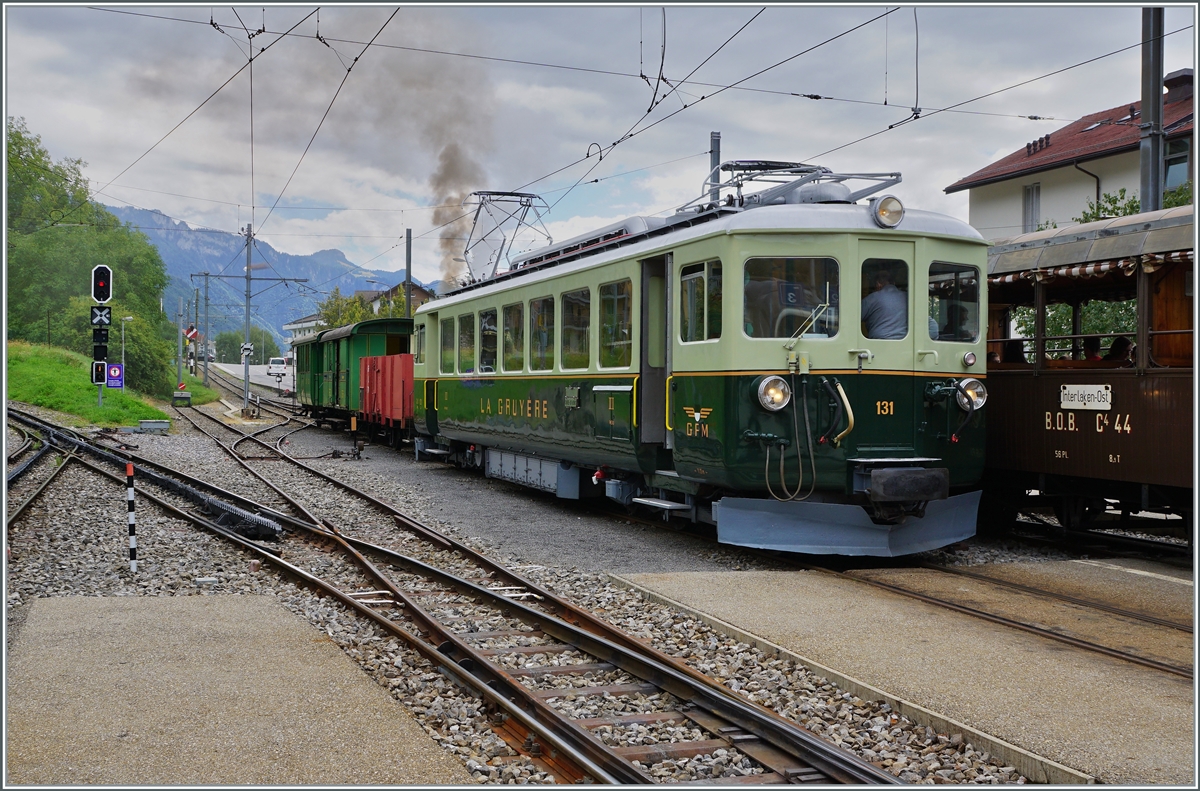  Il était une fois... les années 40 / Es war einmal: die 40er Jahre  Der GFM Historique Ce 4/4 131 (Baujahr 1943) ist in Blonay angekommen.

9. September 2022