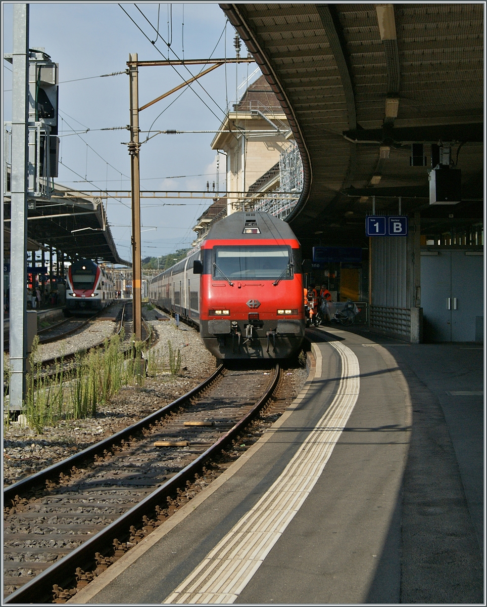 In Lausanne verlässt ein IR 15 nach Luzern mit einer Re 460 an der Spitze den Bahnhof. 

30. Aug. 2024